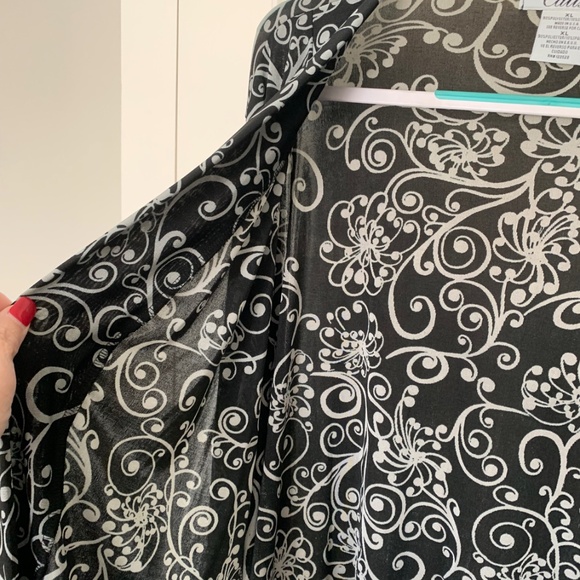 Women’s Black and White Swirls Coverup Duster Cardigan - Picture 4 of 6